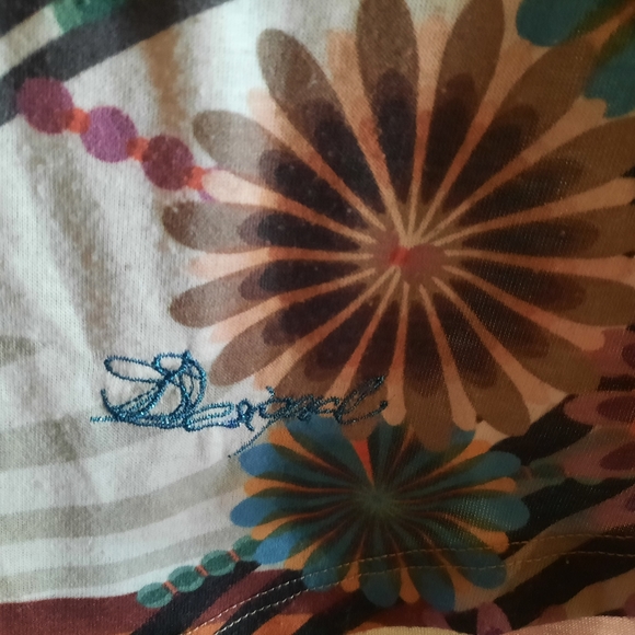 Desigual Short Sleeve Top. Sz. M - Picture 8 of 12